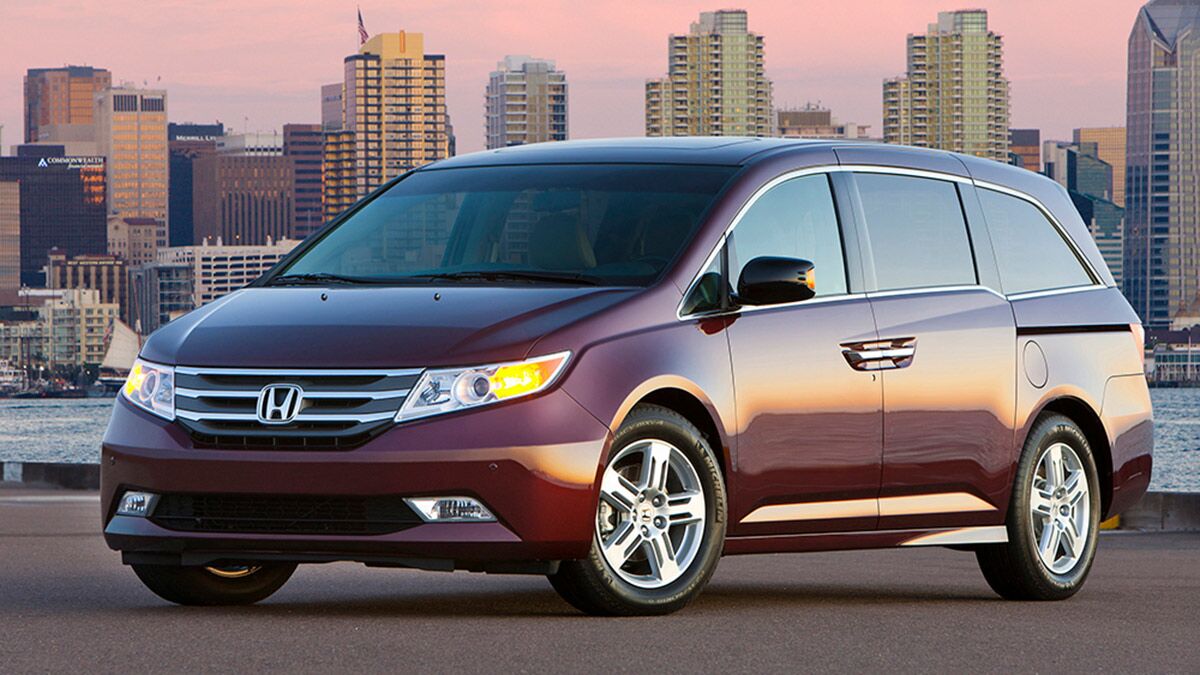 2013 Honda Odyssey parked outside.