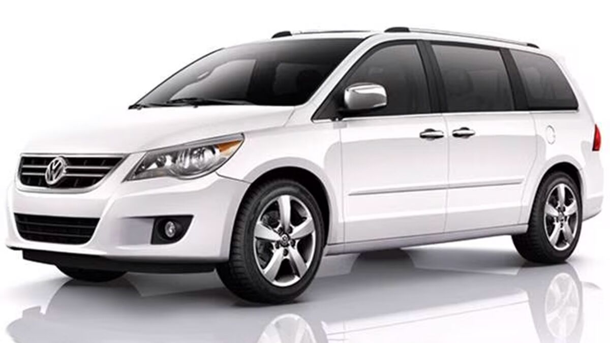 2014 Volkswagen Routan in white.
